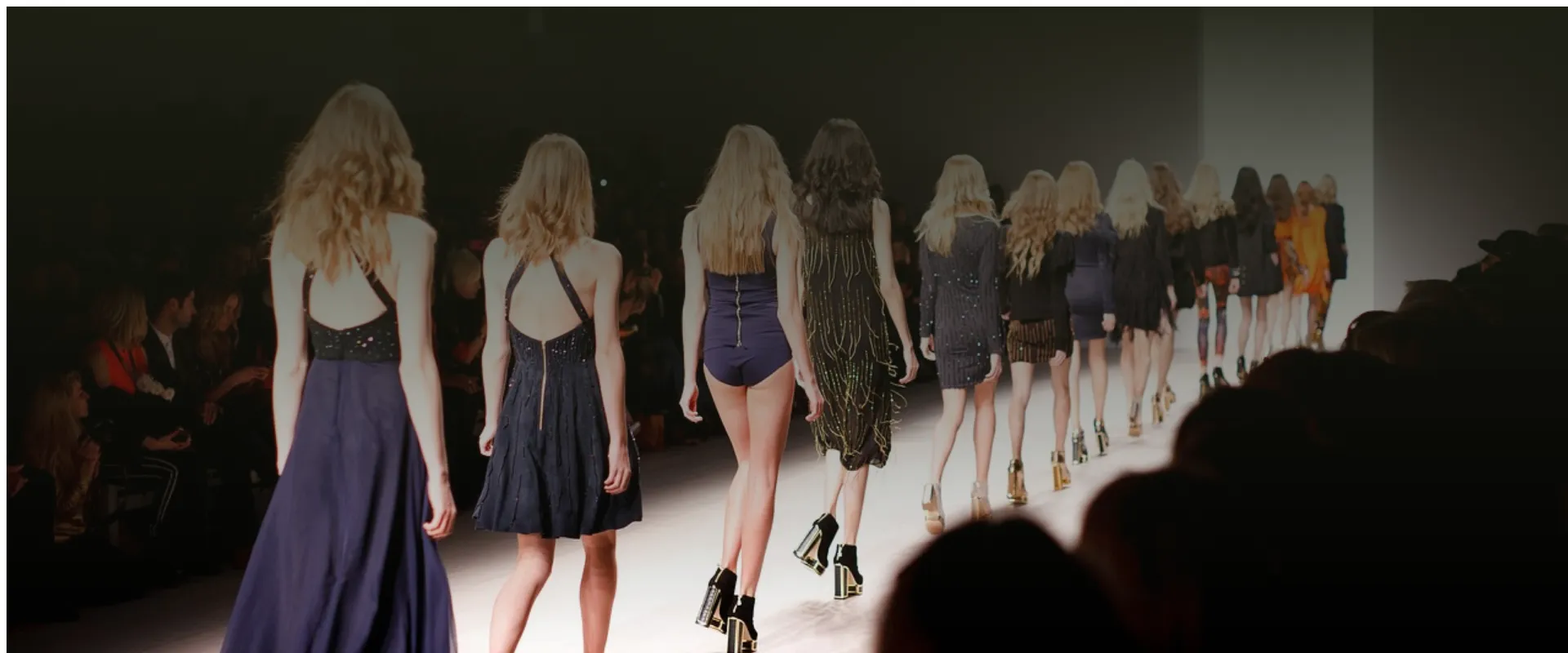 Wie kombiniere ich sportliche und elegante Mode?